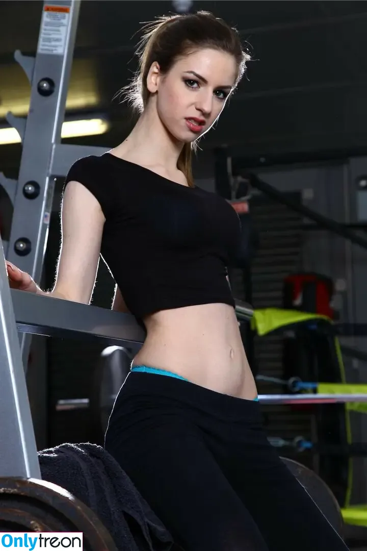 Stella Cox nude photo #2295 (Frolicme / Home Love / stella_h_cox / thestellacox)