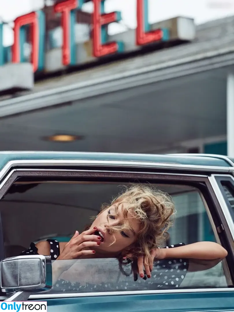 Stella Maxwell nude photo #0091 (stellamaxwell)