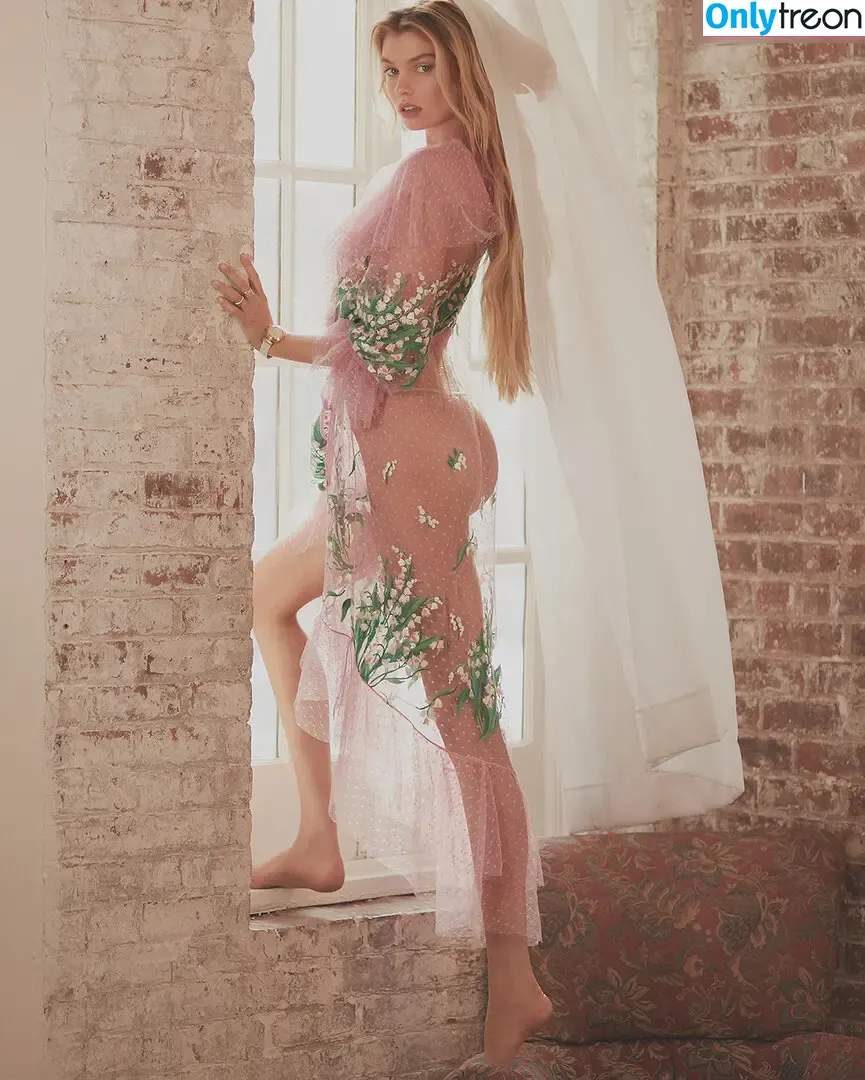 Stella Maxwell nude photo #0099 (stellamaxwell)