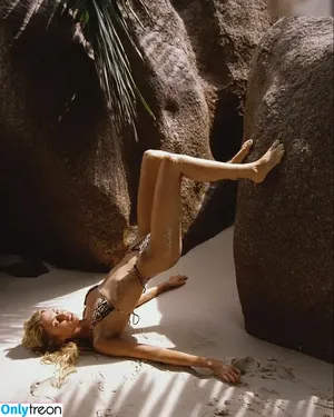 Stella Maxwell / stellamaxwell nude photo #1279