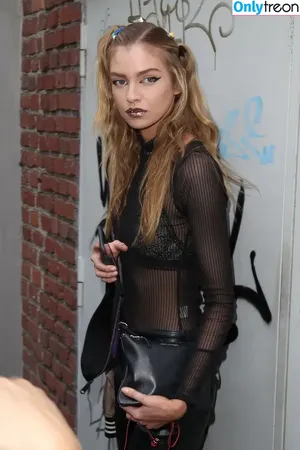 Stella Maxwell / stellamaxwell nude photo #1400