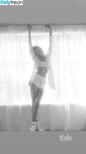 Stella Maxwell / stellamaxwell фото голая #1871