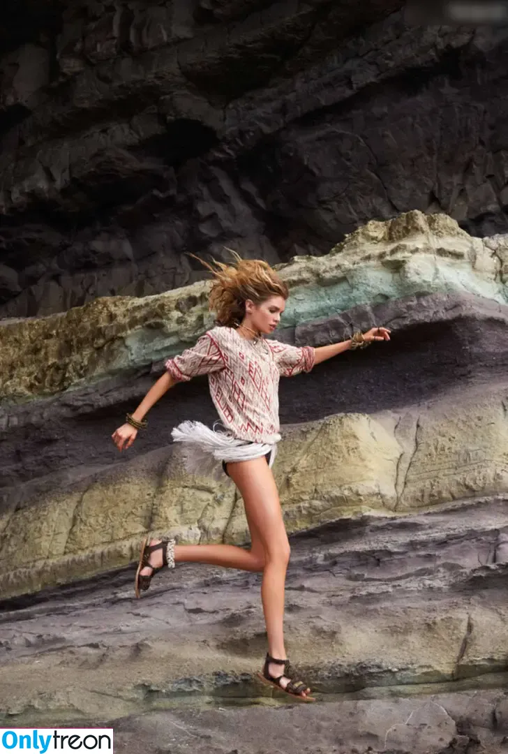 Stella Maxwell голая photo #1501 (stellamaxwell)