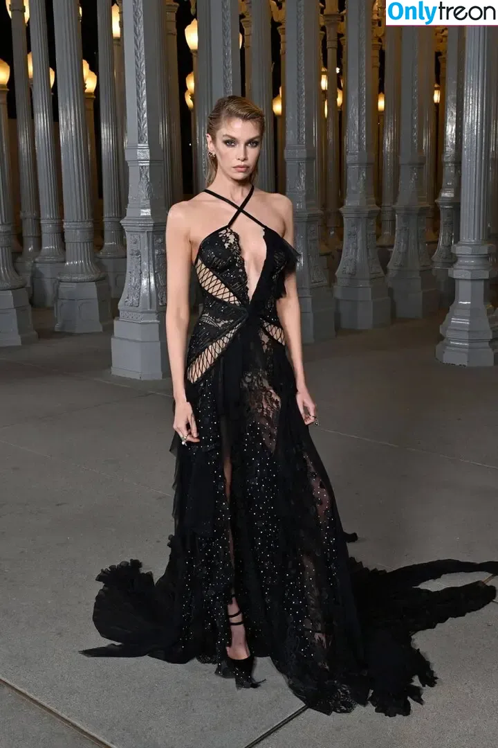 Stella Maxwell голая photo #1812 (stellamaxwell)
