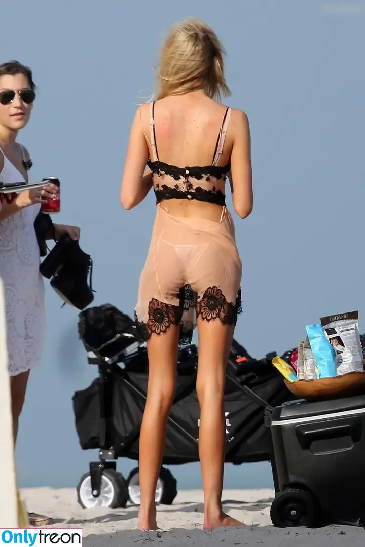 Stella Maxwell nude photo #1843 (stellamaxwell)