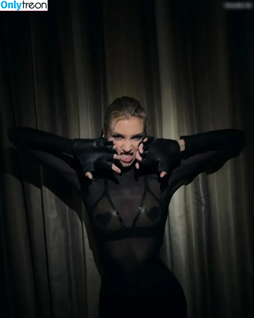 Stella Maxwell nude photo #1854 (stellamaxwell)