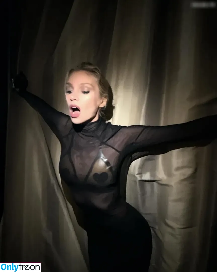 Stella Maxwell nude photo #1859 (stellamaxwell)