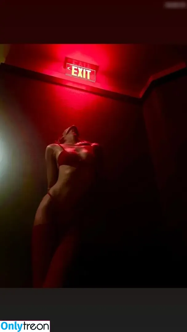 Stella Maxwell голая photo #1861 (stellamaxwell)