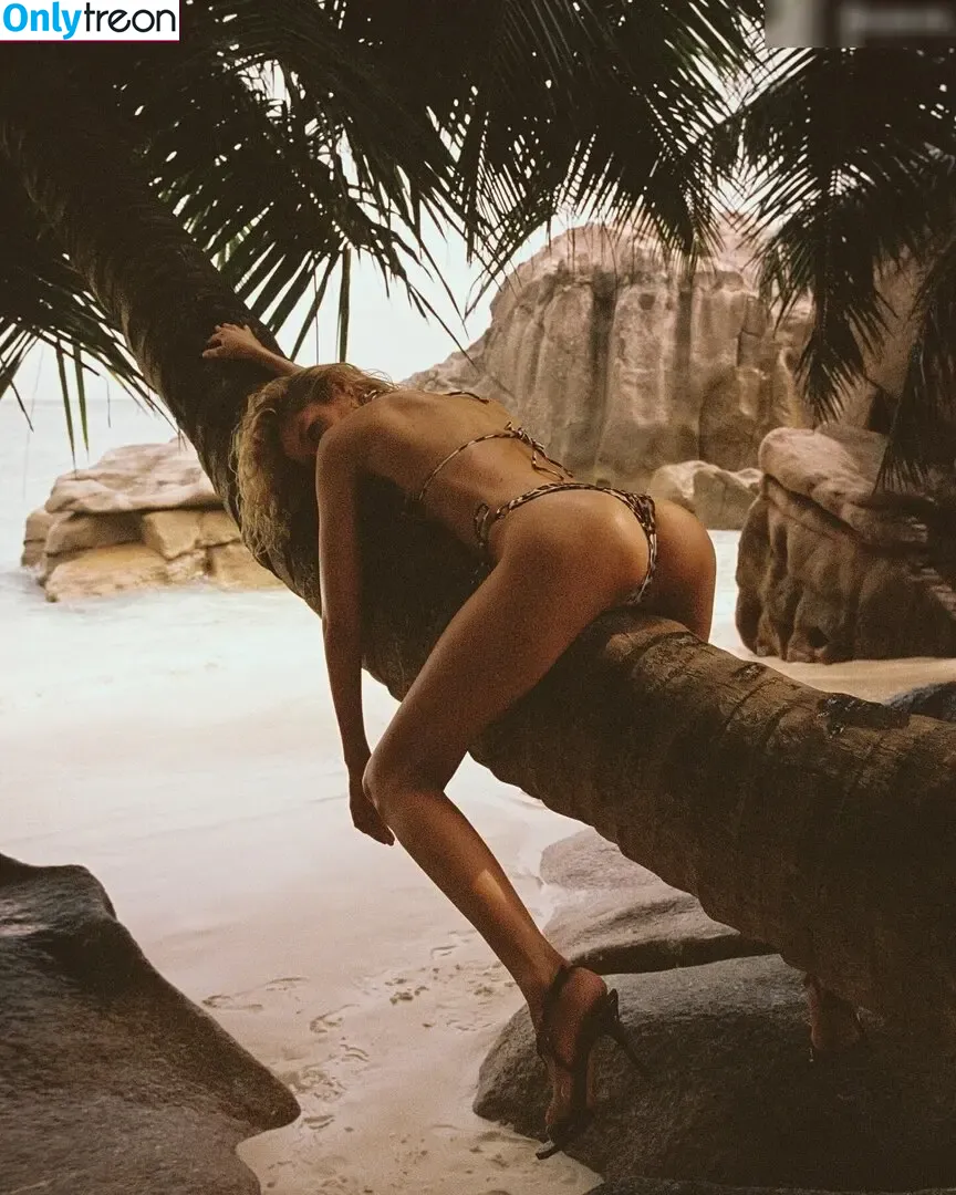 Stella Maxwell голая photo #1880 (stellamaxwell)