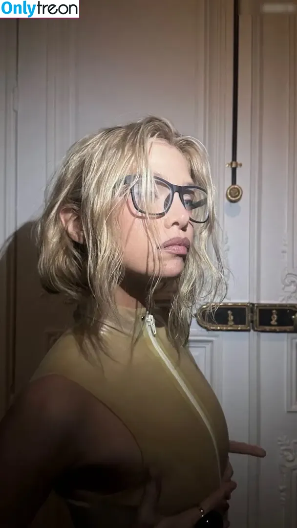 Stella Maxwell nude photo #1896 (stellamaxwell)
