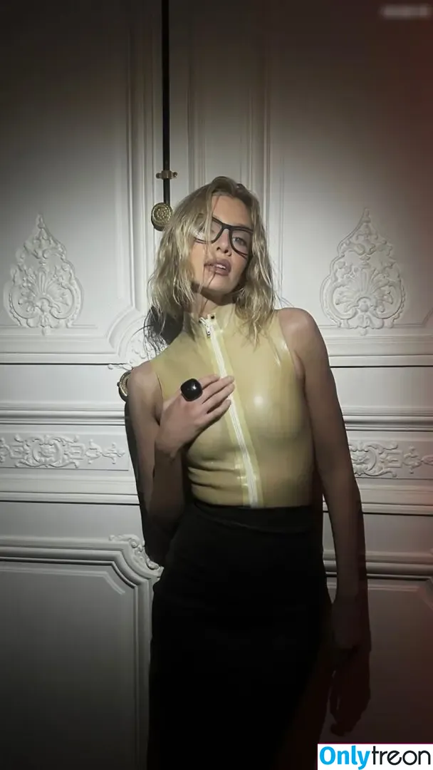 Stella Maxwell nude photo #1908 (stellamaxwell)