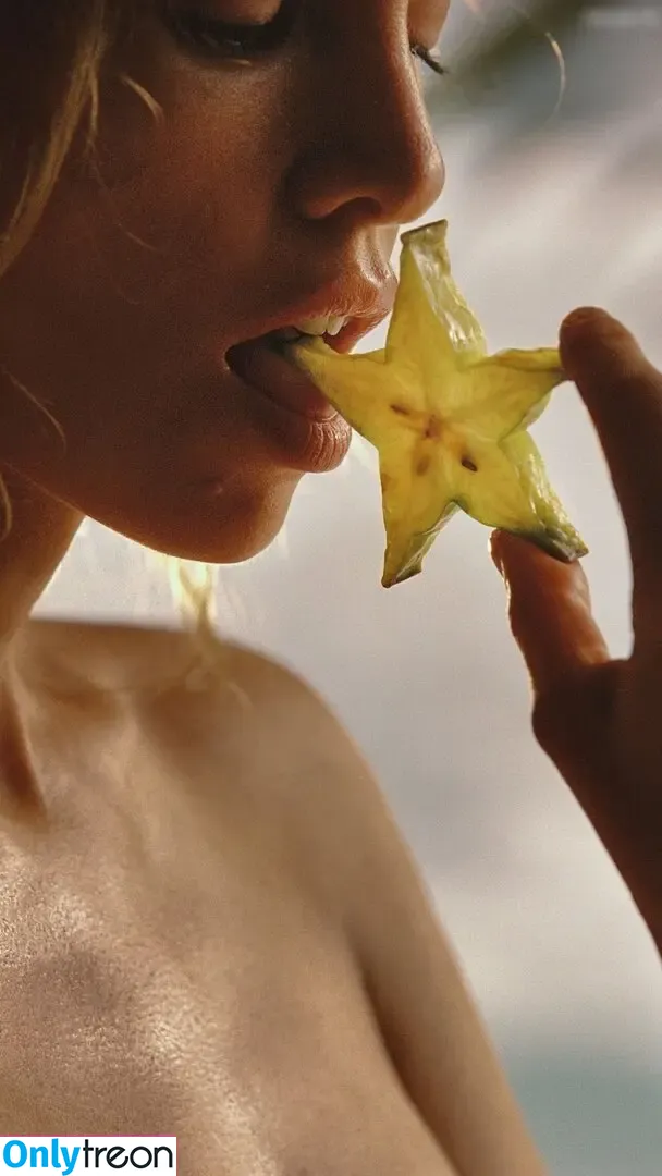 Stella Maxwell голая photo #1929 (stellamaxwell)