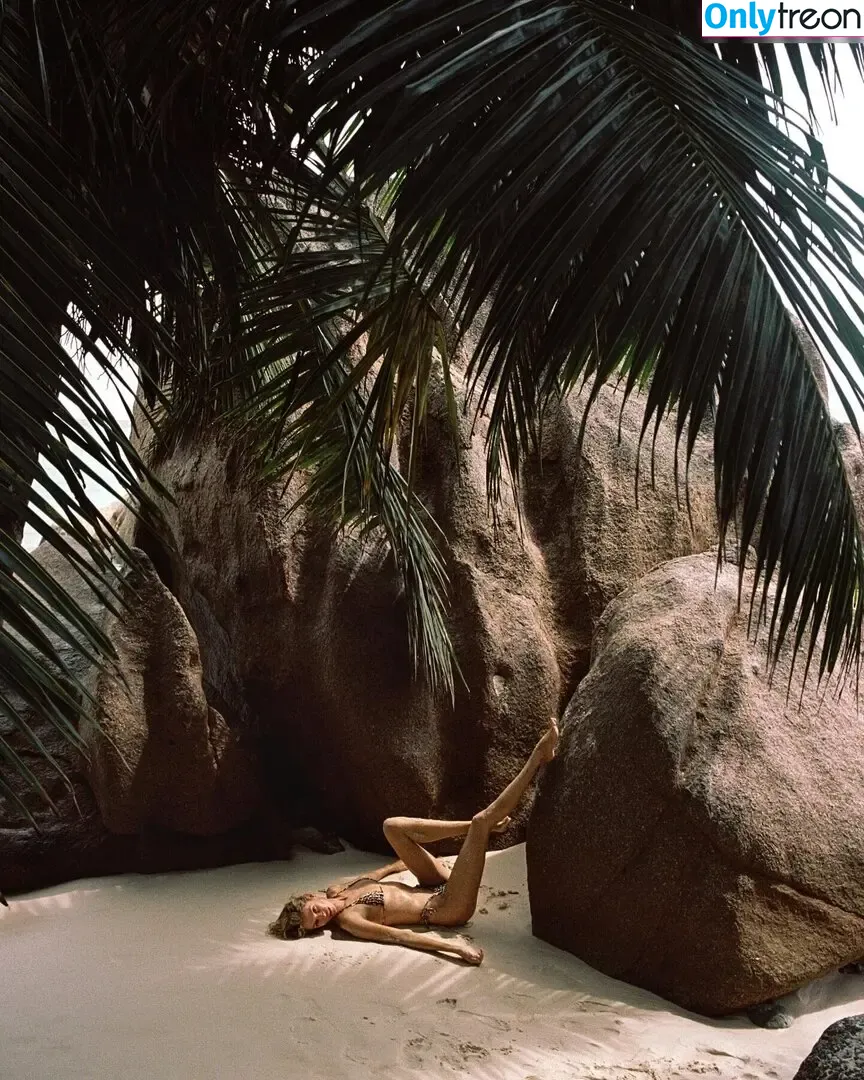Stella Maxwell nude photo #1943 (stellamaxwell)