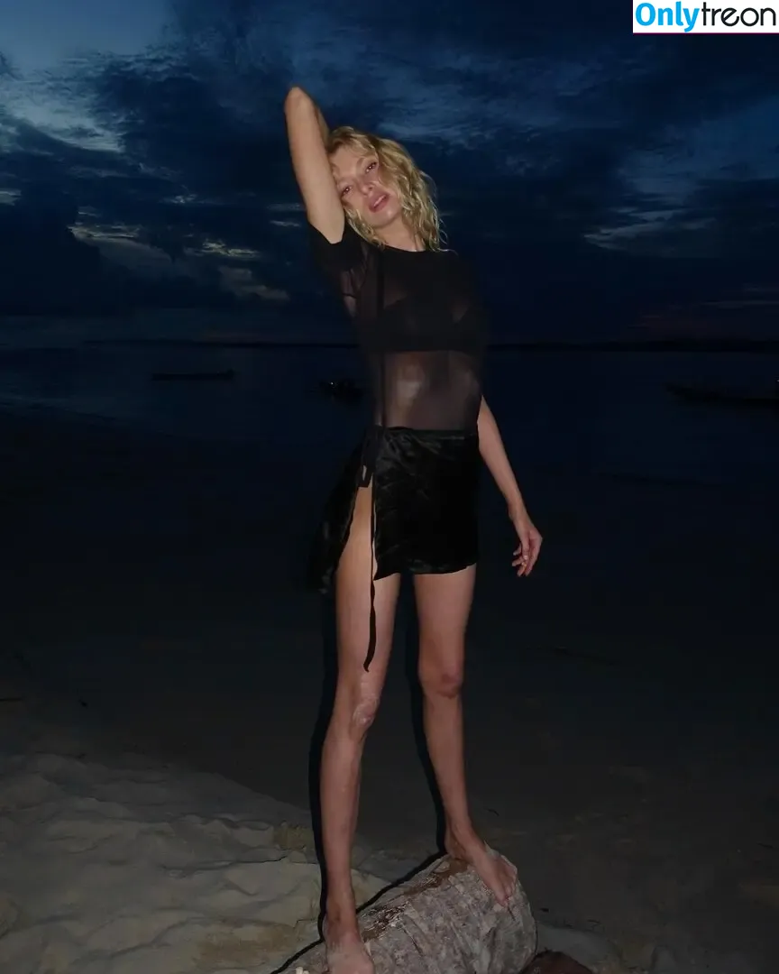 Stella Maxwell nude photo #1949 (stellamaxwell)