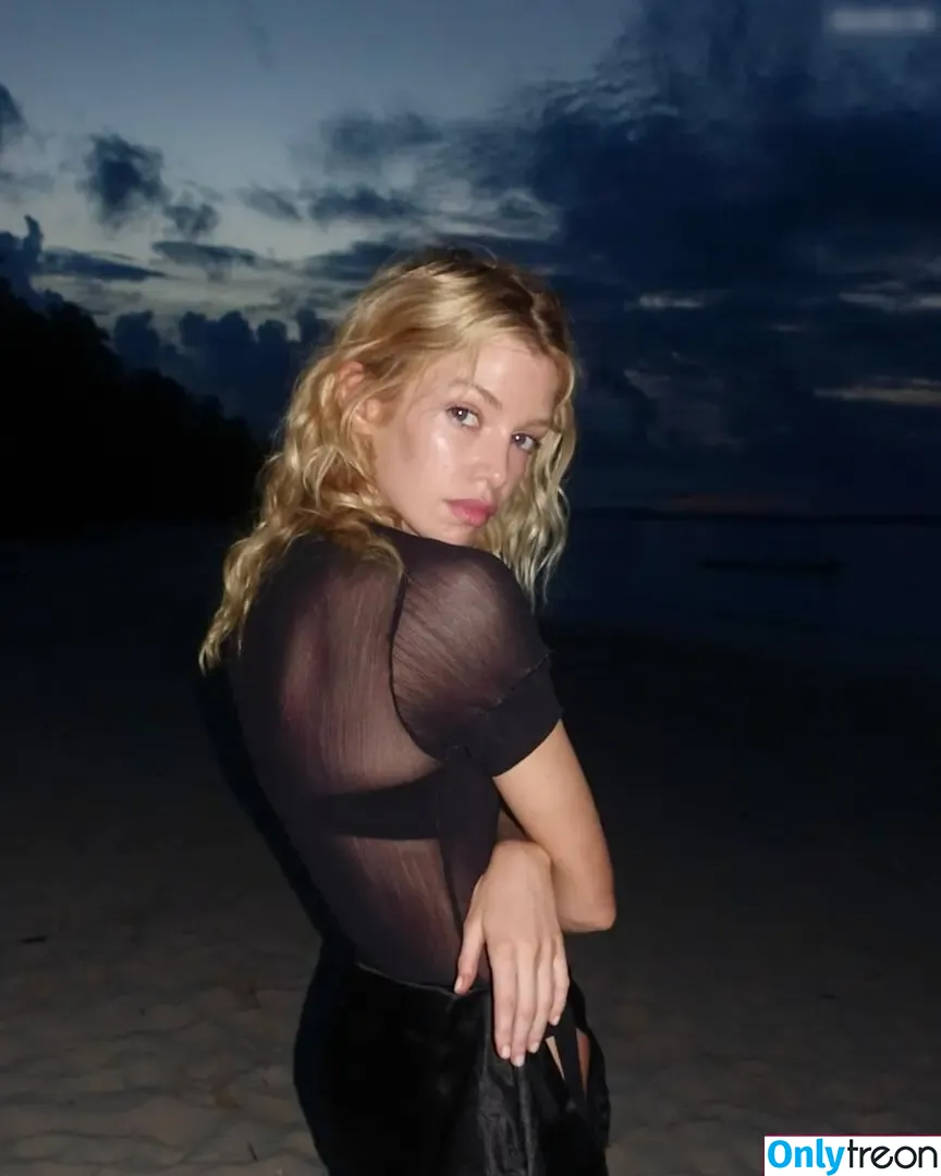 Stella Maxwell nude photo #1952 (stellamaxwell)