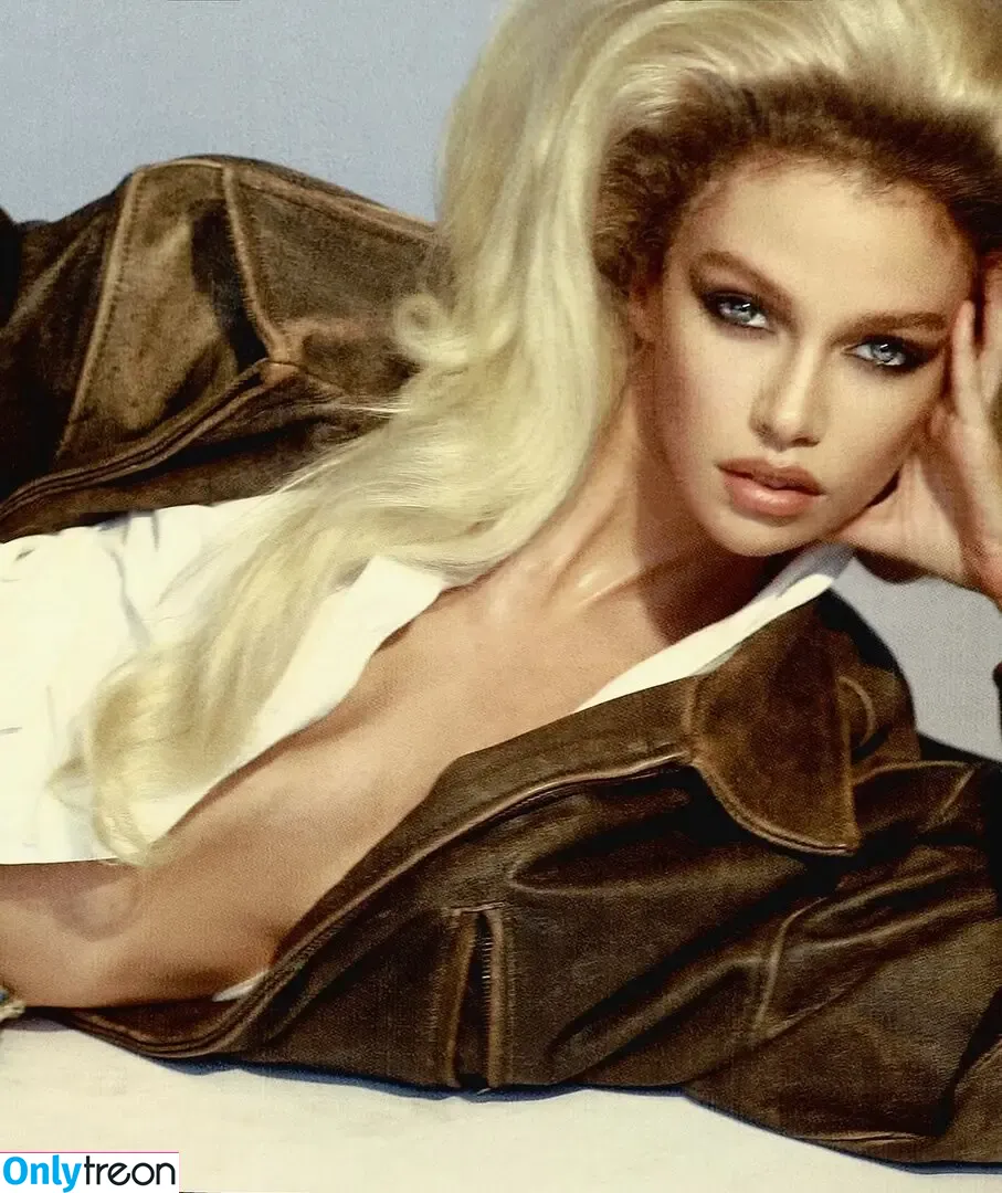 Stella Maxwell nude photo #2164 (stellamaxwell)