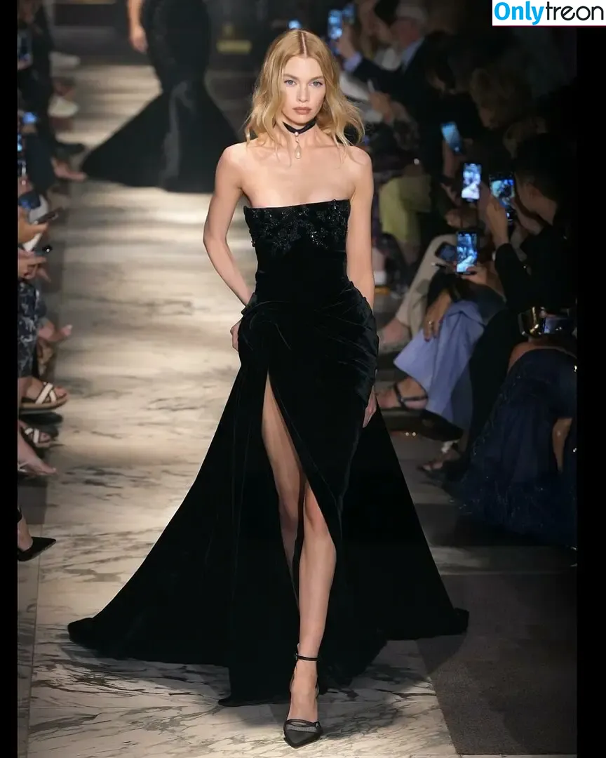 Stella Maxwell голая photo #2169 (stellamaxwell)