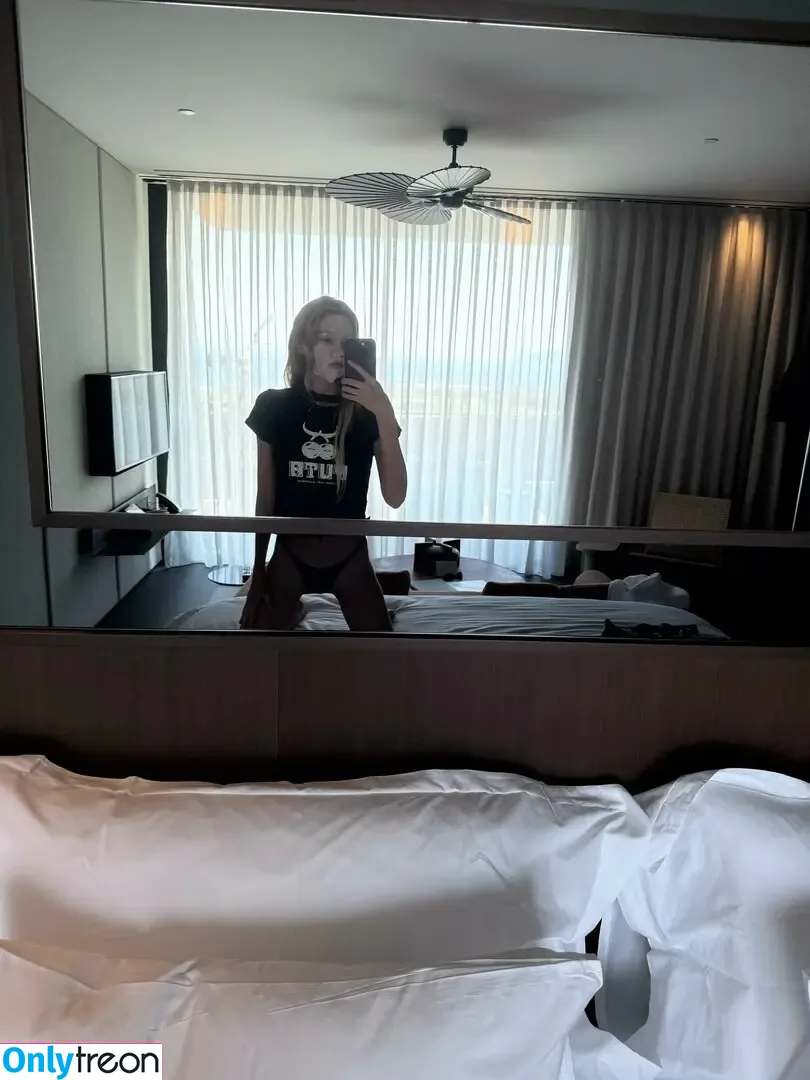 Stella Maxwell голая photo #2174 (stellamaxwell)