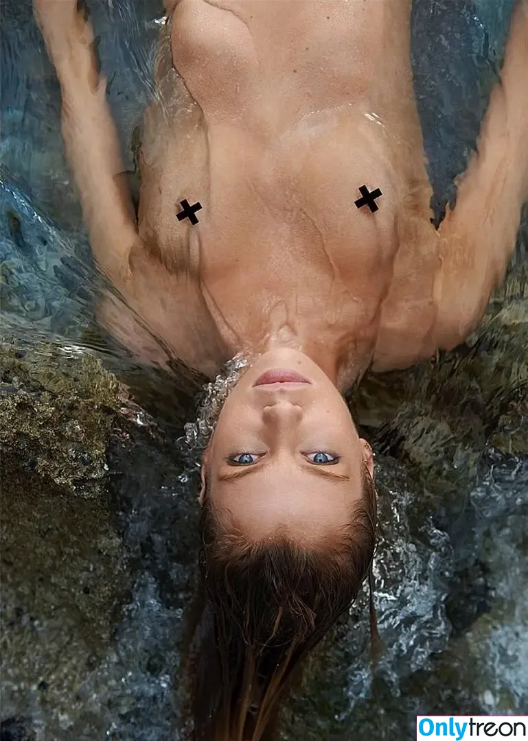 Stella Maxwell nude photo #2211 (stellamaxwell)