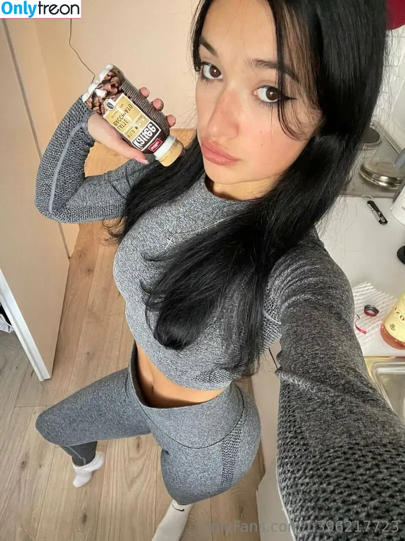 steph_18y.o nude photo #0001 (_steph_18)