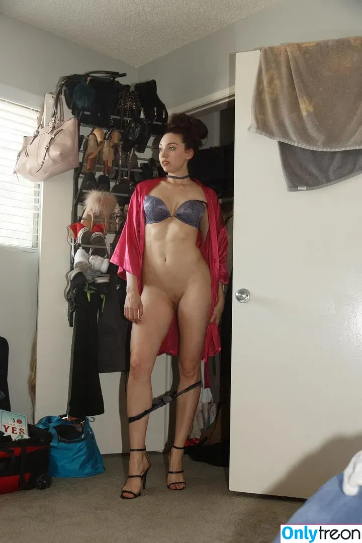 Stephani Miller nude photo #0011 (Ivah / edenmarie / fitfabstef)