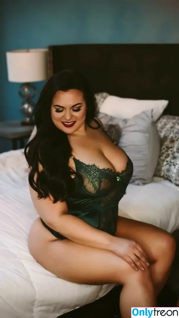 Stephanie Mallick nude photo #0014 (bellabombshel)
