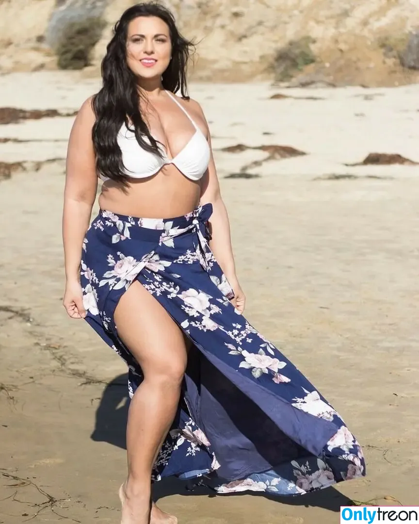 Stephanie Mallick nude photo #0020 (bellabombshel)