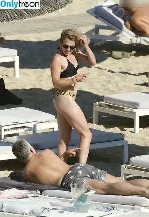 Stephanie Pratt / officialstephpratt nude photo #0020