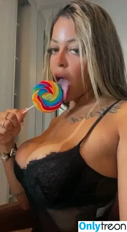 Stephanie Silveira nude photo #0031 (Jujuba / missbumbumster / stefenix / stephaniesilveiira)