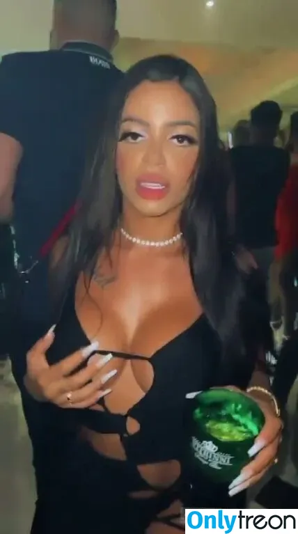 Stephanie Silveira nude photo #0175 (Jujuba / missbumbumster / stefenix / stephaniesilveiira)