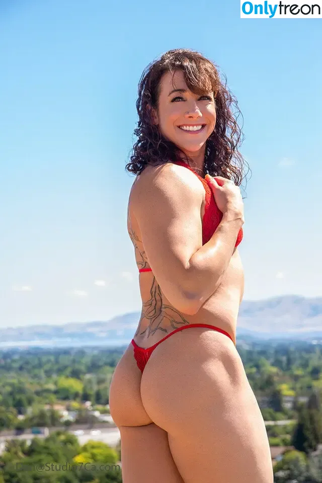 Stephanie Watts nude photo #0002 (StephsBodyArtwork / steph.the.bodybuilder)