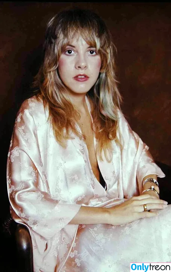 Stevie Nicks nude photo #0001 (stevienicks)