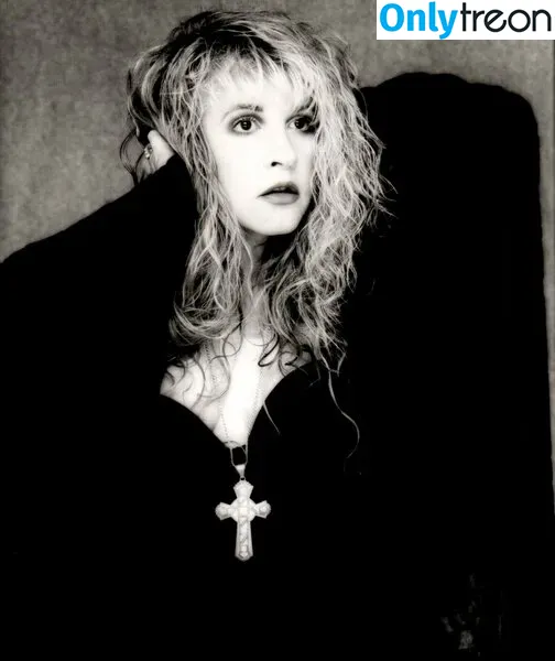 Stevie Nicks nude photo #0004 (stevienicks)