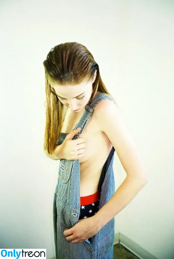 Stevie Wynne Levine nude photo #0009 (GMM / steviewlevine)