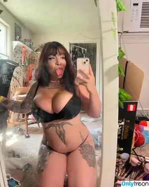 Steviemoonx nude photo #0002