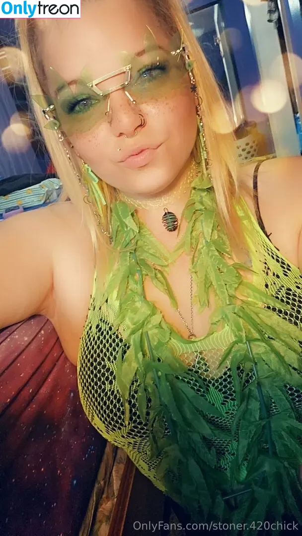 stoner.420chick голая photo #0072 (stoner.420chick)