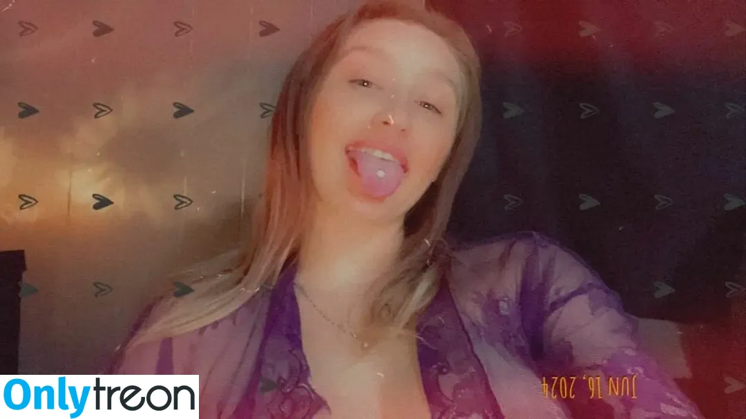 Stoner Queen голая photo #0008 (StonerQueen_904)
