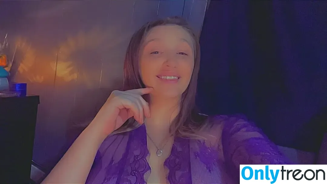 Stoner Queen голая photo #0013 (StonerQueen_904)