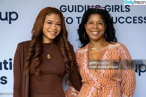 Storm Reid / stormikush / stormreid nude photo #1023