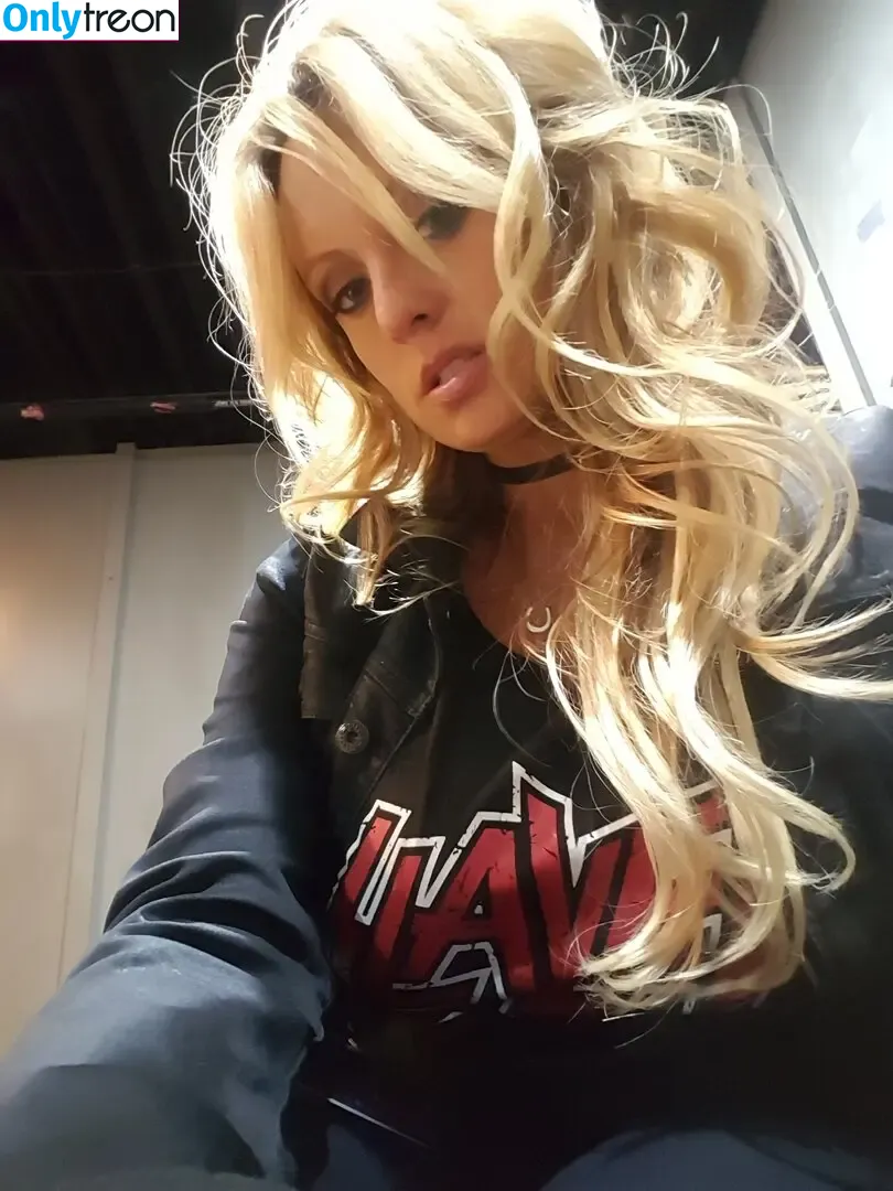 stormydaniels голая photo #0090 (thestormydaniels)