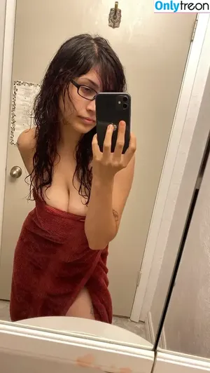 Strawbearyberry nude photo #0001