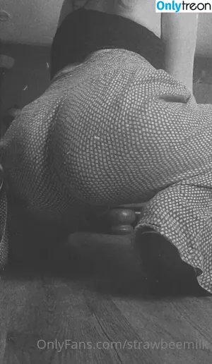 strawbeemilk / strawbeemilk.jpeg nude photo #0019