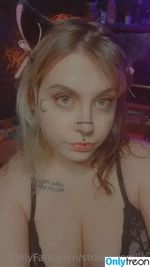 strawbeemilk / strawbeemilk.jpeg nude photo #0034