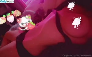 strawbeemilk / strawbeemilk.jpeg nude photo #0051