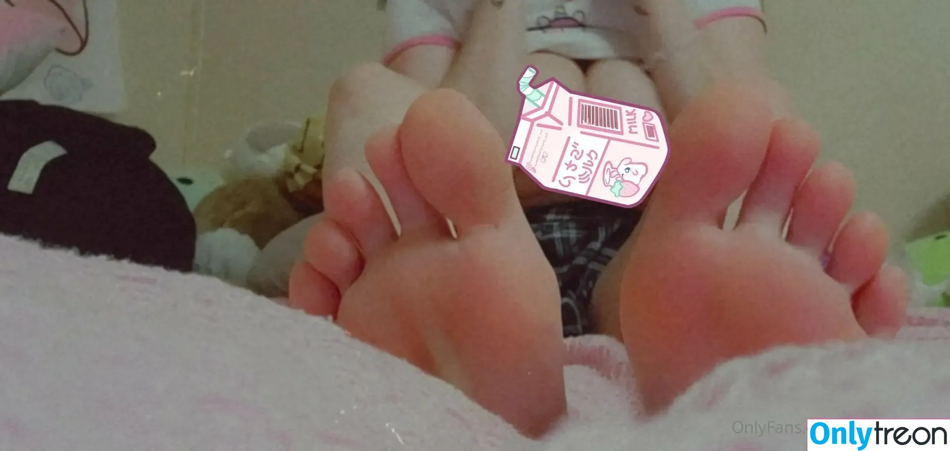 strawbeemilk nude photo #0013 (strawbeemilk.jpeg)