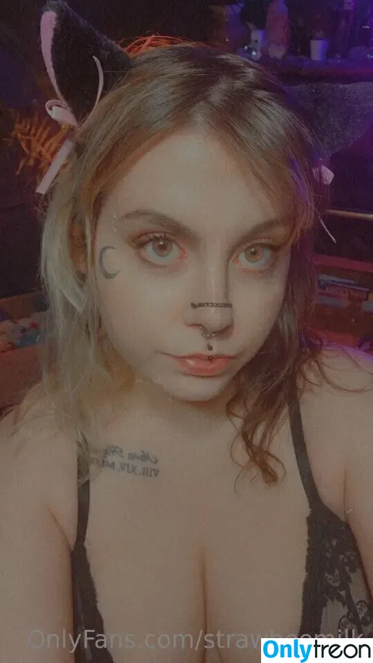 strawbeemilk nude photo #0034 (strawbeemilk.jpeg)