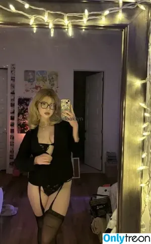 Strawberriprincess / anyuser / littleoakley nude photo #0020