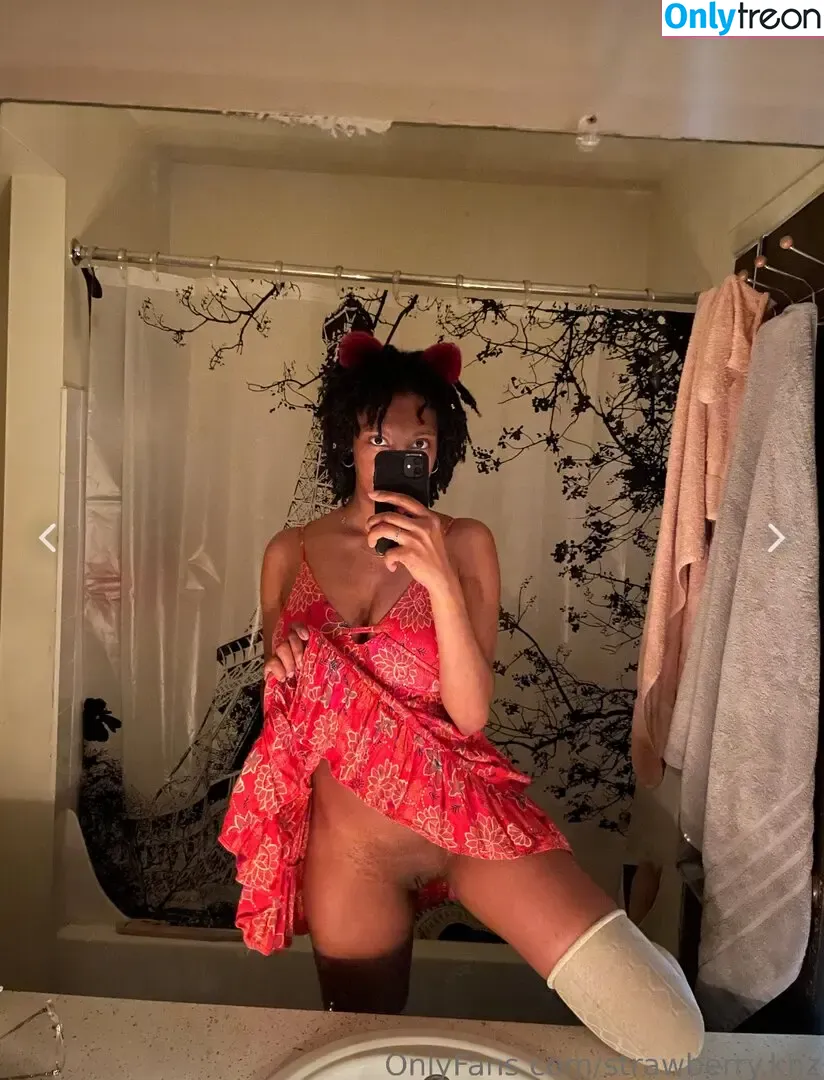 strawberry.bubbles nude photo #0084 (strawberry.knz / strawberry131200)