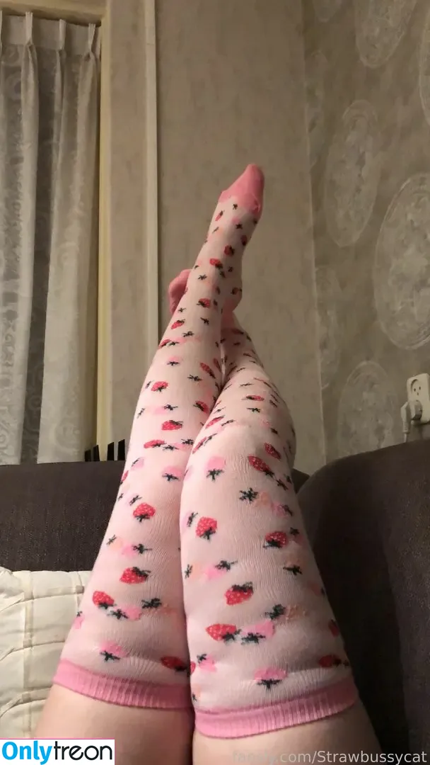 Strawbussycat nude photo #0040 (Strawbussycat)