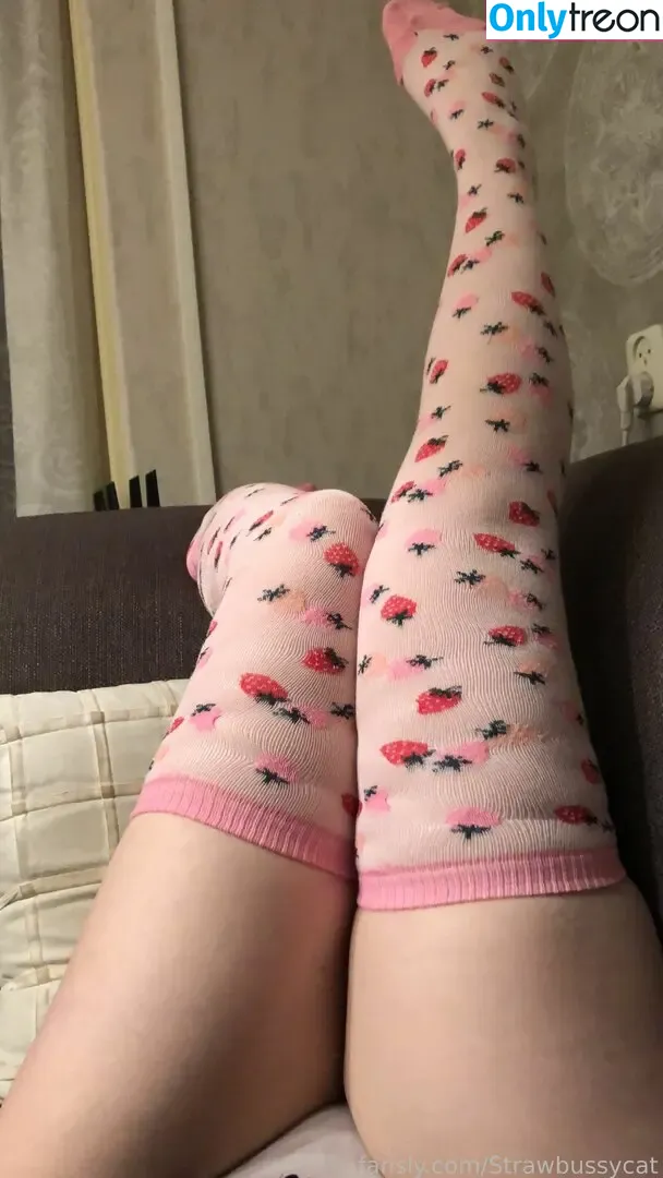 Strawbussycat nude photo #0041 (Strawbussycat)